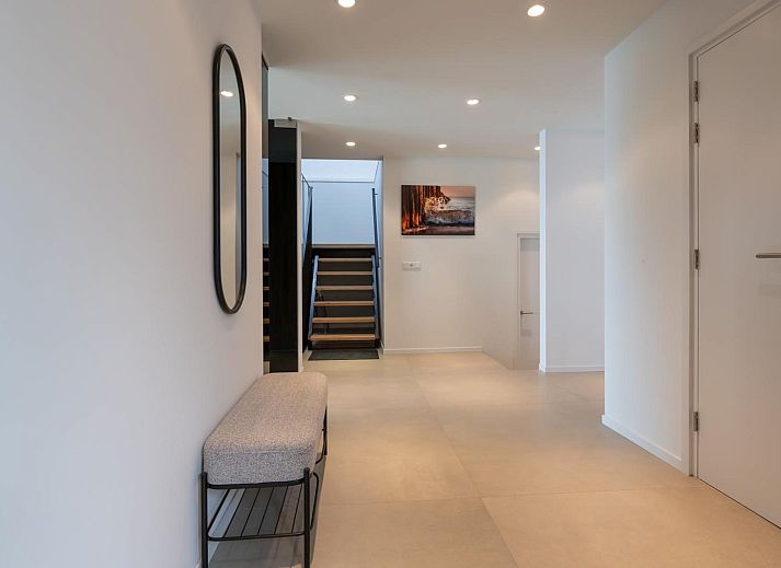 Luxe woonkamer in vakantiehuis Sternlaan 9 | De Schotsman, Kamperland, met uitzicht op het water in Noord-Beveland, Zeeland.