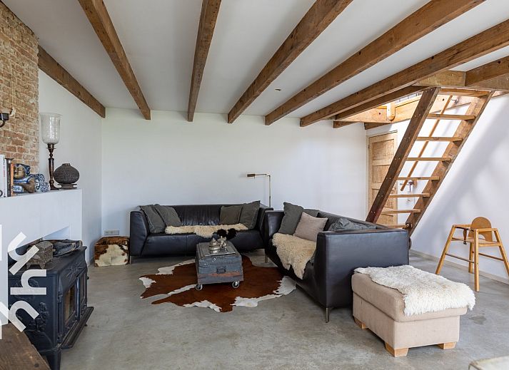 Gemuetliches Schlafzimmer mit Holzmoebeln im Ferienhaus ZE184, Kamperland, Noord-Beveland.