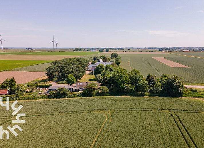 Gemuetliches Schlafzimmer mit Holzmoebeln im Ferienhaus ZE184, Kamperland, Noord-Beveland.