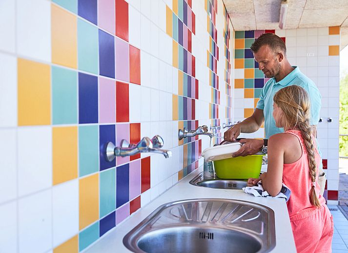 Genieten van de buitenruimte bij RCN de Schotsman Camperplaats in Kamperland, Zeeland met een ontspannen sfeer en zonnige omgeving.