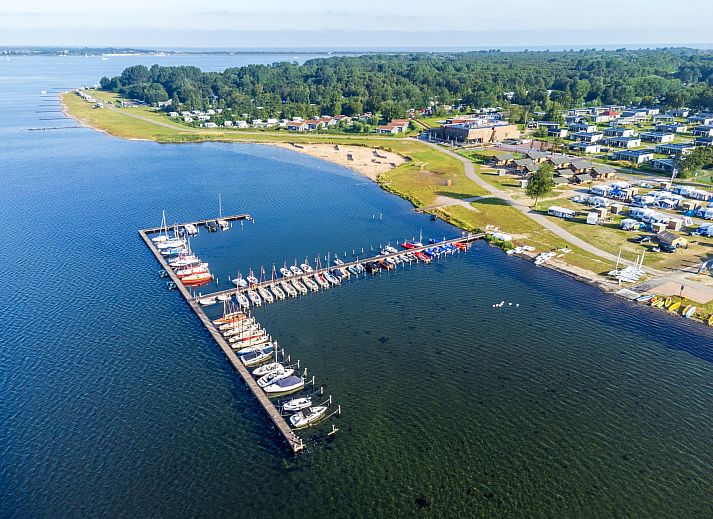 Genieten van de buitenruimte bij RCN de Schotsman Camperplaats in Kamperland, Zeeland met een ontspannen sfeer en zonnige omgeving.