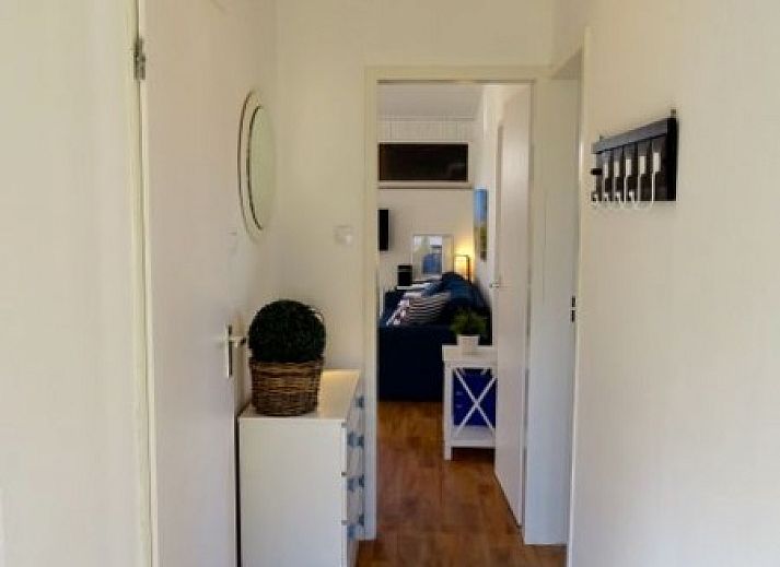 Zeeland-Lodge Ferienhaus in Kamperland mit gruenem Garten und charmanter Veranda in Nord-Beveland, Zeeland.