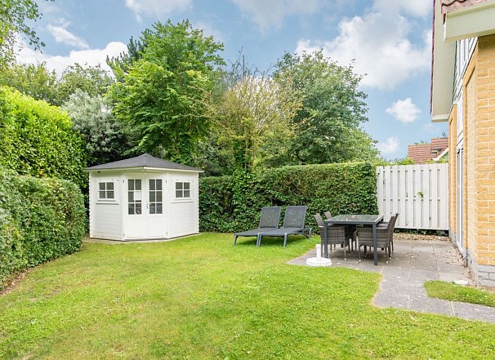 Noordzeeboulevard 51 vakantiehuis in Kamperland, omgeven door groen en rust op Noord-Beveland, Zeeland.