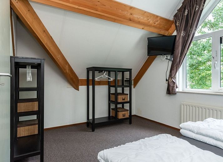 Ruime achtertuin van Noordzeeboulevard 51 vakantiehuis in Kamperland, ideaal voor gezinnen in Noord-Beveland.