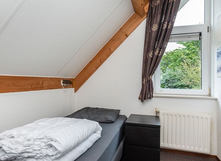 Ruime achtertuin van Noordzeeboulevard 51 vakantiehuis in Kamperland, ideaal voor gezinnen in Noord-Beveland.