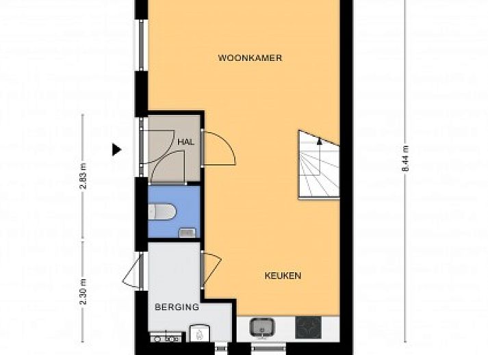 Terras met ligstoelen bij Noordzeeboulevard 51 vakantiehuis in Kamperland, geniet van de natuur in Zeeland.