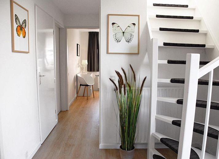 Picknicktisch und Grill im Garten des Ferienhauses VZ1178 in Kamperland, Nord-Beveland.