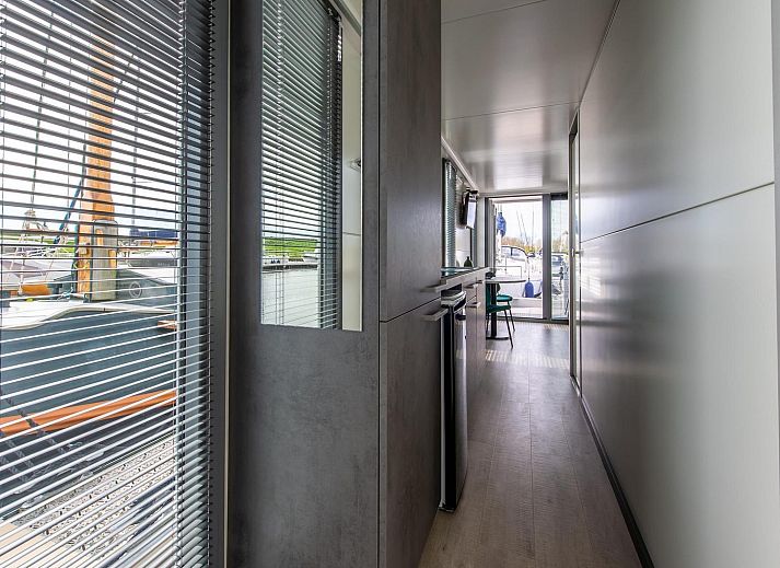 Aussenterrasse der VZ2340 Waterlodge in Kamperland, geniessen Sie die frische Luft in Noord-Beveland, Zeeland.