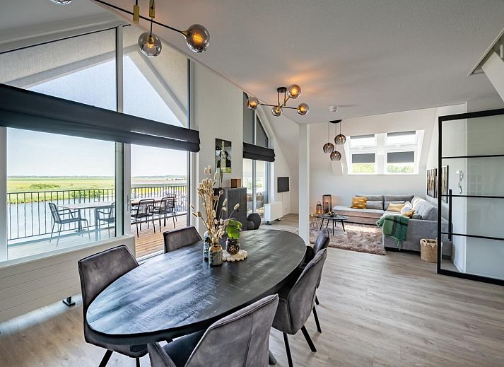 Modernes, offenes Wohnzimmer in der Ferienwohnung VZ2407, gelegen in Kamperland, Nord-Beveland.