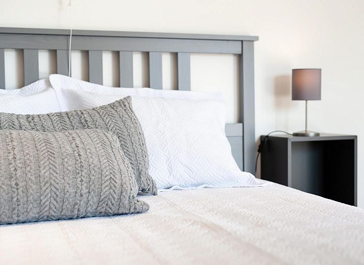 Ueberdachte Terrasse bei VZ1164 Grosse freistehende Villa in Kamperland, ideal fuer Mahlzeiten im Freien.