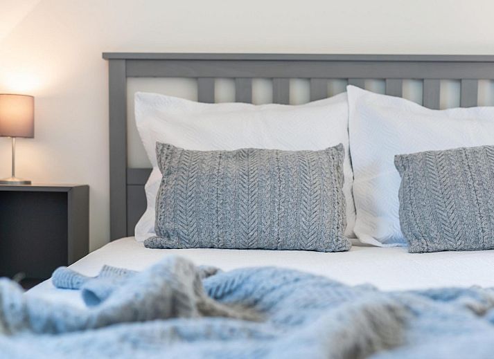 Ueberdachte Terrasse bei VZ1164 Grosse freistehende Villa in Kamperland, ideal fuer Mahlzeiten im Freien.