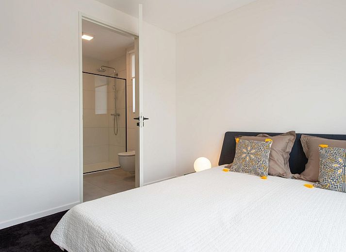 Erhoehte Terrasse des Ferienhauses VZ1180 in Kamperland mit Blick auf die Umgebung in Zeeland.