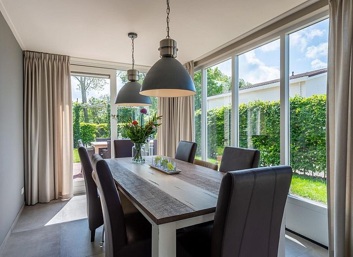 Rueckansicht von VZ1171 Freistehendes Ferienhaus in Kamperland mit grossem Garten und Terrasse in Noord-Beveland, Zeeland.