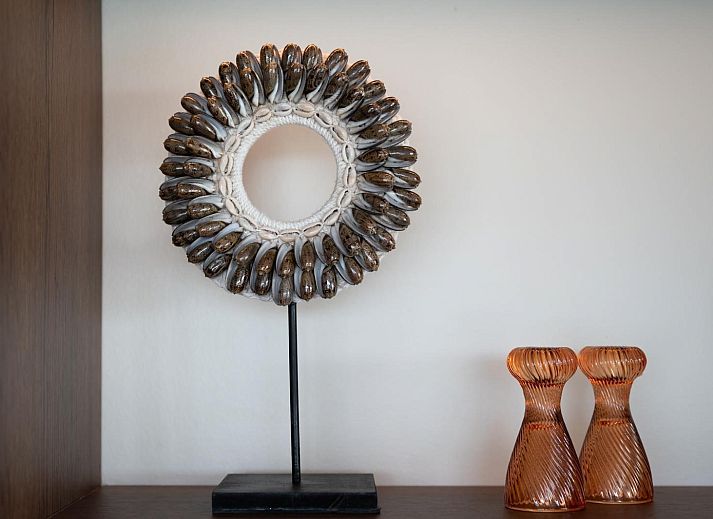 Ruime woonkamer in Penthouse Veerweg 173, Kamperland met uitzicht op de jachthaven van Port Elisabeth, Zeeland.