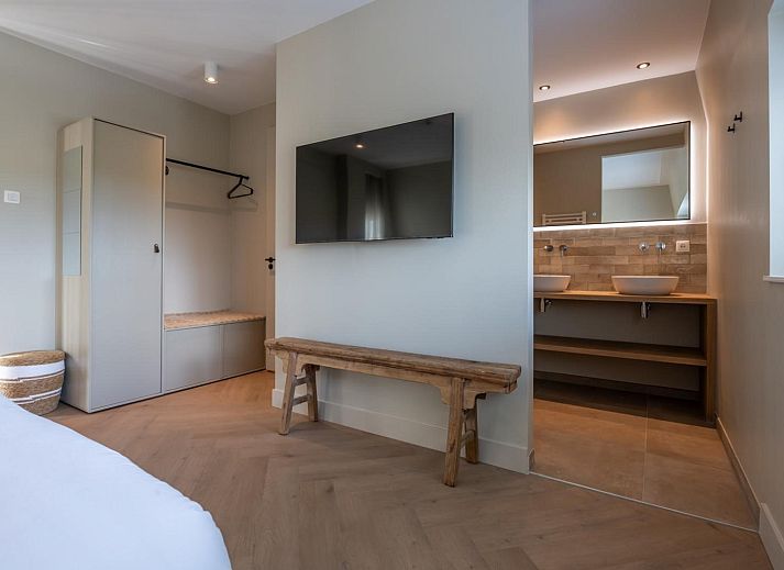 Stijlvolle kussens op bank in Penthouse Veerweg 173, Kamperland, vakantiehuis in Port Elisabeth, Zeeland.