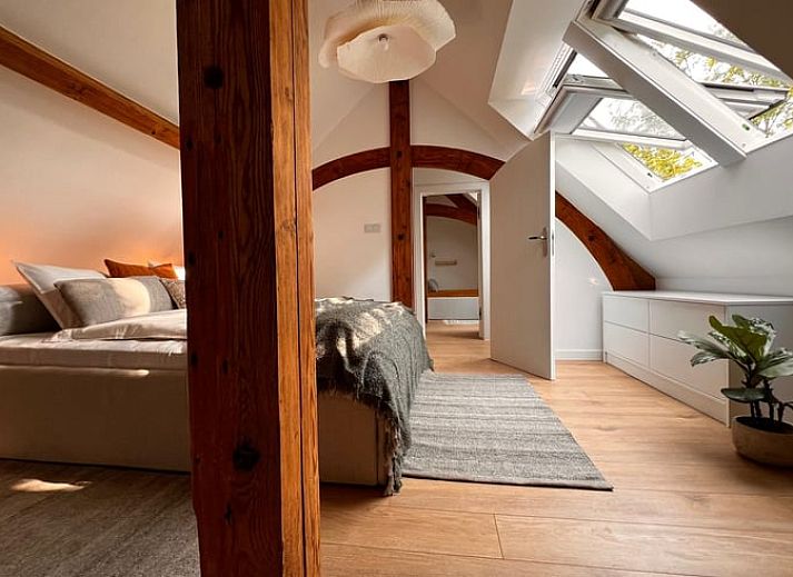 Geraeumiges Wohnzimmer mit Aussicht in Ferienhaus in Kamperland, Noord-Beveland, Zeeland.