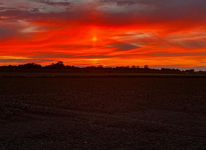 Gemuetliche Sitzecke im Ferienhaus in Kamperland, perfekt fuer Entspannung in Noord-Beveland, Zeeland.