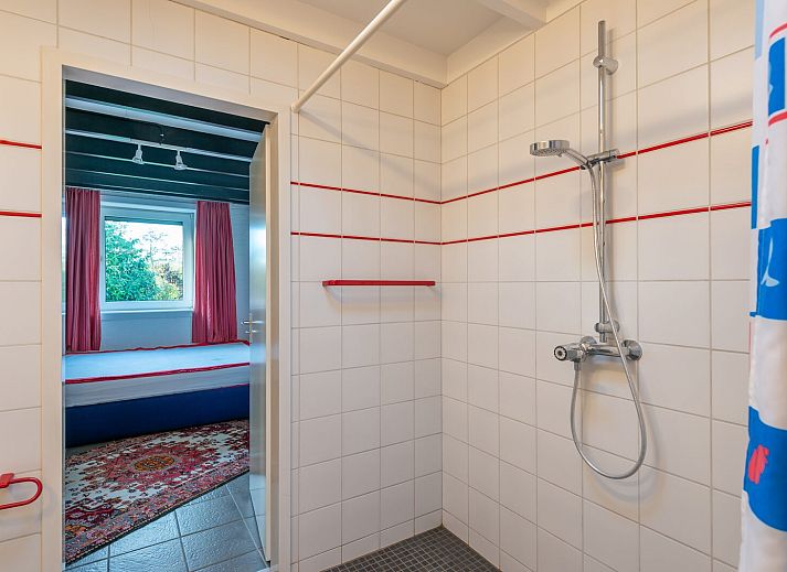 Bungalow Dennenlaan 7 | Ruiterplaat mit gruenem Garten in Kamperland, Noord-Beveland, Zeeland.