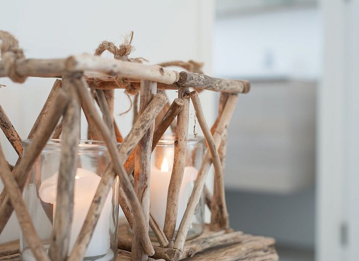 Gemuetliches Wohnzimmer der Sandbank 19 in De Groote Duynen, Kamperland, mit modernen Moebeln und viel Licht.