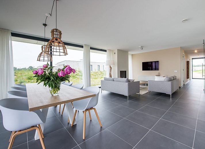 Gemuetliches Wohnzimmer im Ferienhaus Zandbank 18 | De Groote Duynen, Kamperland, mit Kamin.