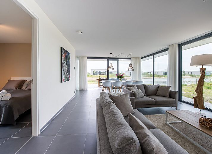 Terrasse mit Blick auf das Wasser in Zandbank 18 | De Groote Duynen, Kamperland, Noord-Beveland.