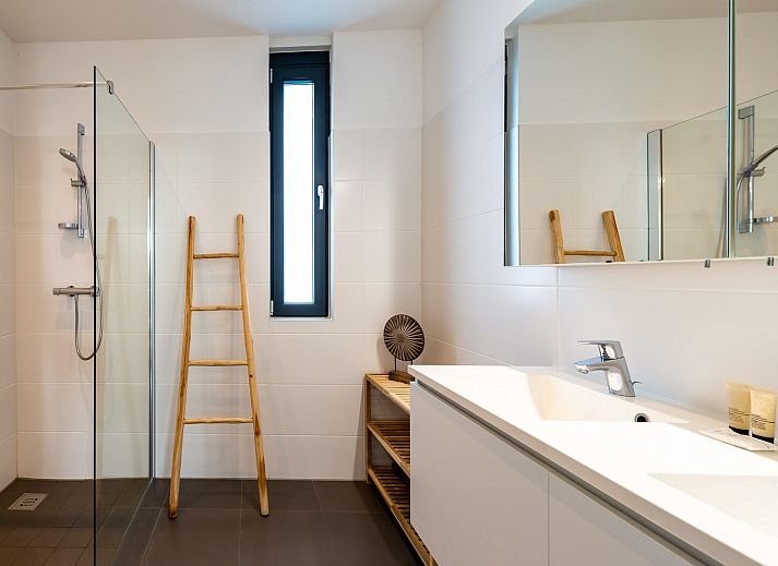 Moderne keuken in Waterlijn 28, vakantiehuis in Kamperland, Noord-Beveland, Zeeland.