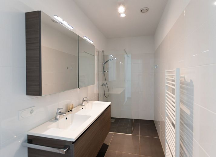 Ruime eet- en woonkamer in Waterlijn 05 vakantiehuis, Kamperland, Noord-Beveland.