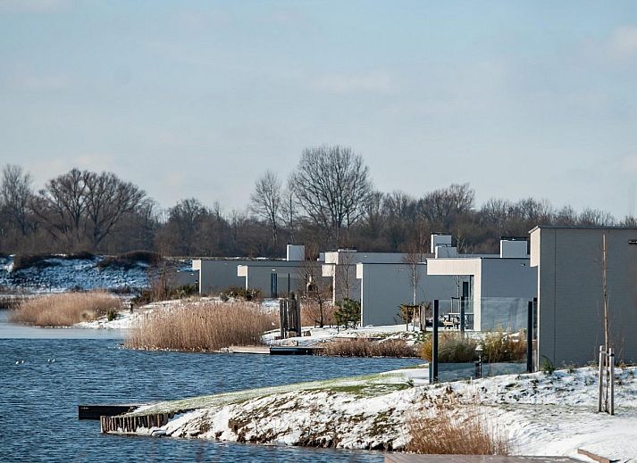 Relax on the veranda of Duinvallei 10 | De Groote Duynen in Kamperland, a luxury vacation home surrounded by the tranquility of Zeeland.