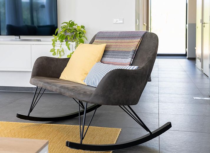 Sunny terrace at Duinvallei 10 | De Groote Duynen in Kamperland, a vacation home overlooking the green surroundings of North Beveland.