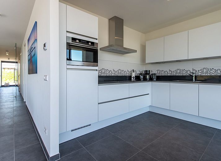 Enjoy the openness of Duinvallei 10 | De Groote Duynen in Kamperland, a vacation home with modern furnishings in Zeeland.