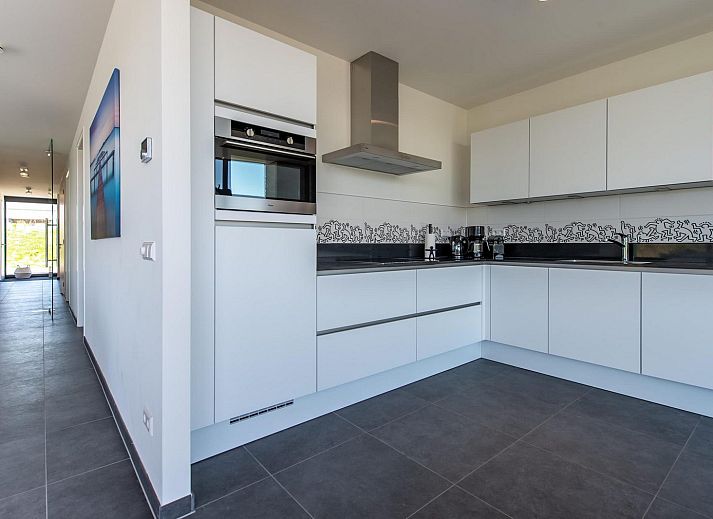 Enjoy the openness of Duinvallei 10 | De Groote Duynen in Kamperland, a vacation home with modern furnishings in Zeeland.