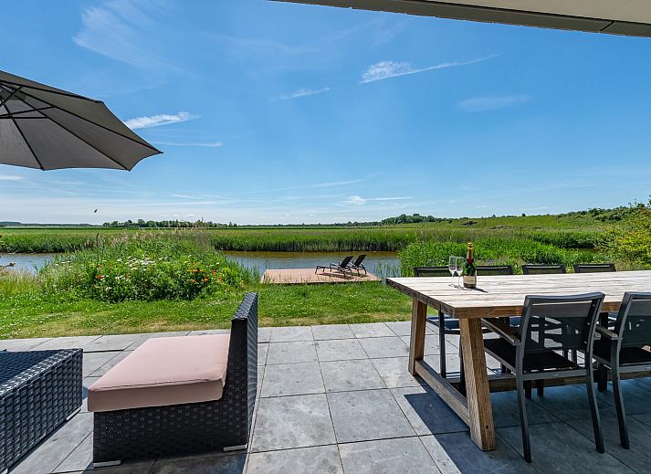 Gezellige woonkamer in Waterlijn 06 vakantiehuis, Kamperland, Noord-Beveland, Zeeland.