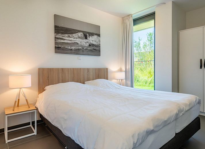 Comfortabele zithoek met natuurzicht in Waterlijn 06 bungalow, Kamperland, Zeeland.