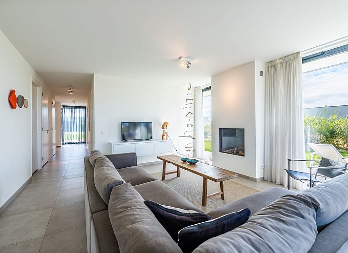 Dining room overlooking nature at Waterline 09, vacation home in Kamperland, Zeeland.
