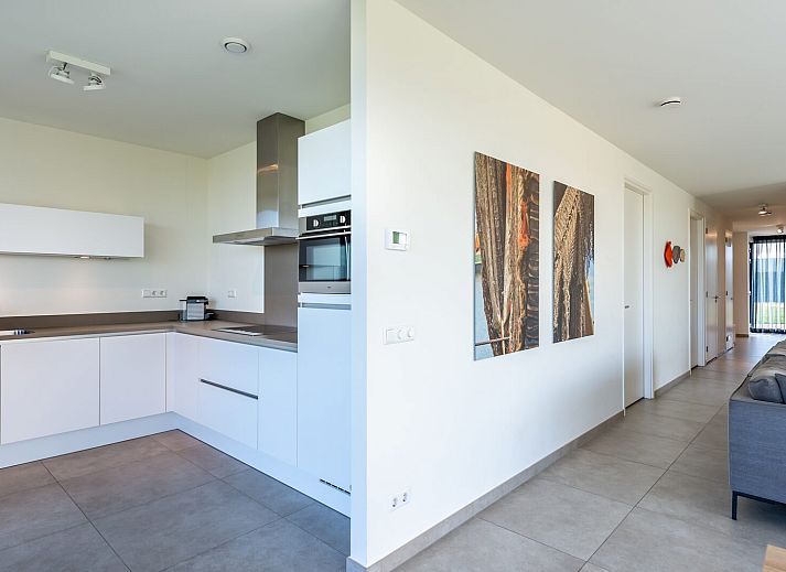 Spacious living room with sliding glass doors in Waterline 09, bungalow in Kamperland, North Beveland.