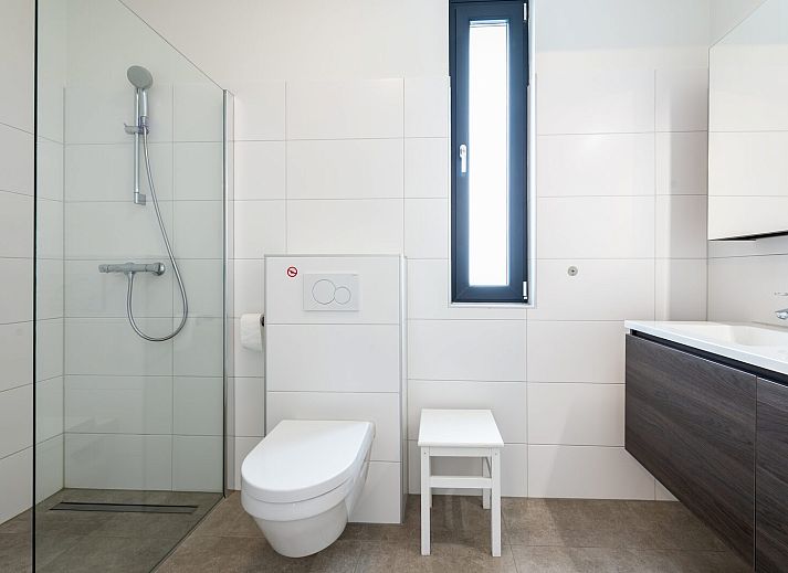 Cozy sitting area with fireplace in Waterline 09, vacation home in Kamperland, Zeeland.