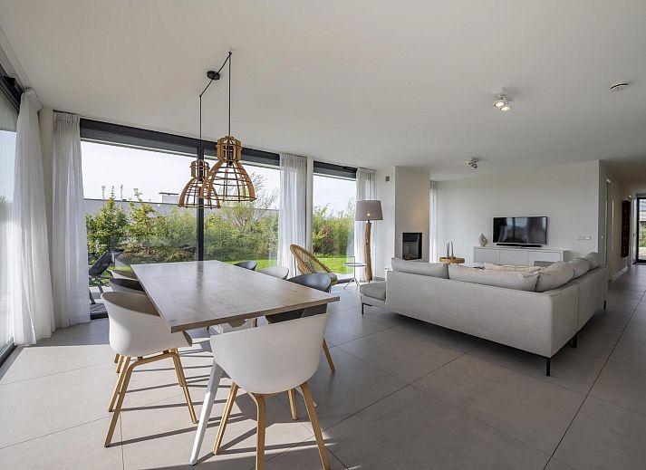 Cozy living room with fireplace in Waterline 10, vacation home in Kamperland, Zeeland.