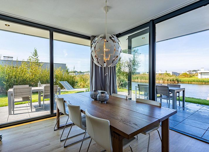 Entspannen Sie sich am Wasser in Waterline 11 | De Groote Duynen in Kamperland, Luxusbungalow in Zeeland.