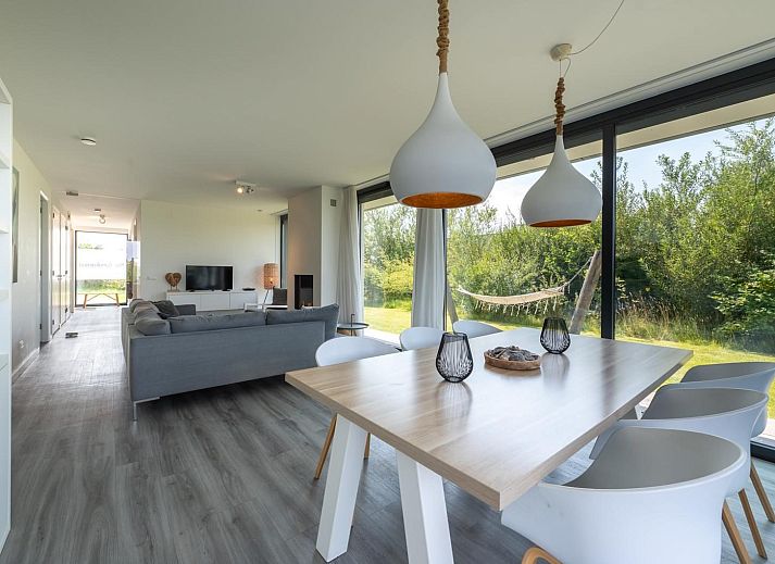 Ontspan aan het water bij Waterlijn 13, De Groote Duynen in Kamperland, vakantiehuis met uitzicht op het meer.