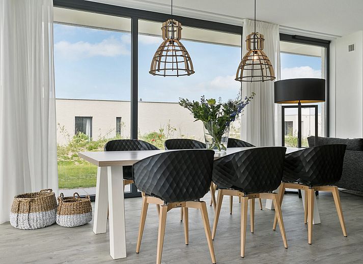 Gezellige woonkamer met open haard in Waterlijn 18, De Groote Duynen, Kamperland, Zeeland