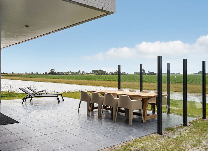 Gezellige woonkamer met open haard in Waterlijn 18, De Groote Duynen, Kamperland, Zeeland