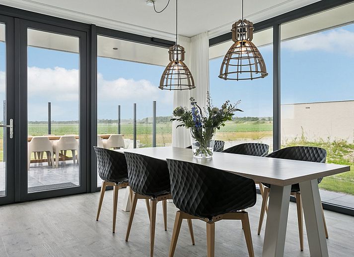 Gezellige woonkamer met open haard in Waterlijn 18, De Groote Duynen, Kamperland, Zeeland