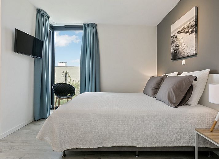 Lichte woonkamer met uitzicht op de natuur bij Waterlijn 18, De Groote Duynen, Kamperland, Zeeland