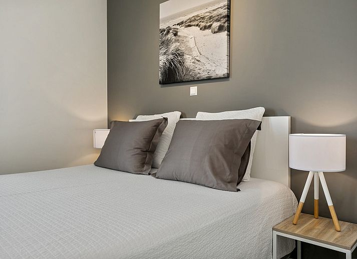 Lichte woonkamer met uitzicht op de natuur bij Waterlijn 18, De Groote Duynen, Kamperland, Zeeland