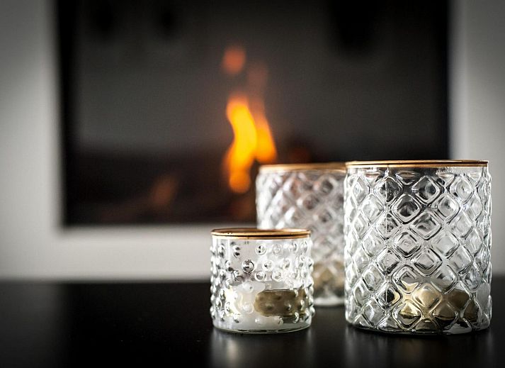 Helles Wohnzimmer im Ferienhaus Zandbank 11 | De Groote Duynen, Kamperland, mit Blick auf den Garten und moderner Einrichtung.