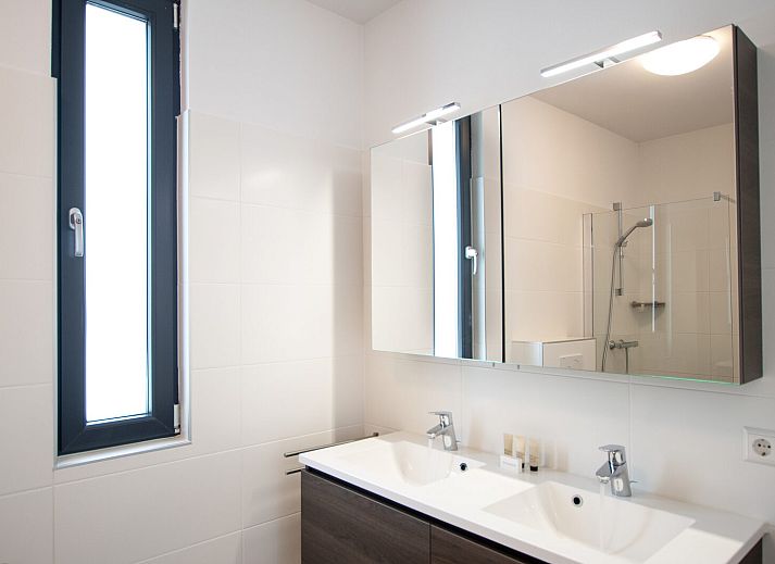 Detail von gemuetlichen Kerzen in Sandbank 11 | De Groote Duynen, Kamperland, mit einem gemuetlichen Kamin.