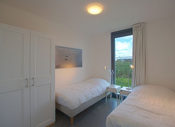 Detail von gemuetlichen Kerzen in Sandbank 11 | De Groote Duynen, Kamperland, mit einem gemuetlichen Kamin.