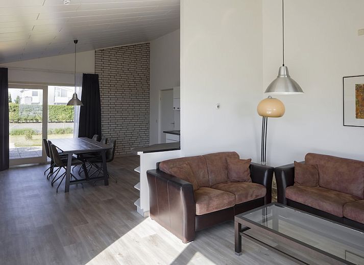 BA-Bungalow in Kamperland, Noord-Beveland, Zeeland mit moderner Architektur und sonniger Terrasse fuer einen entspannten Aufenthalt.