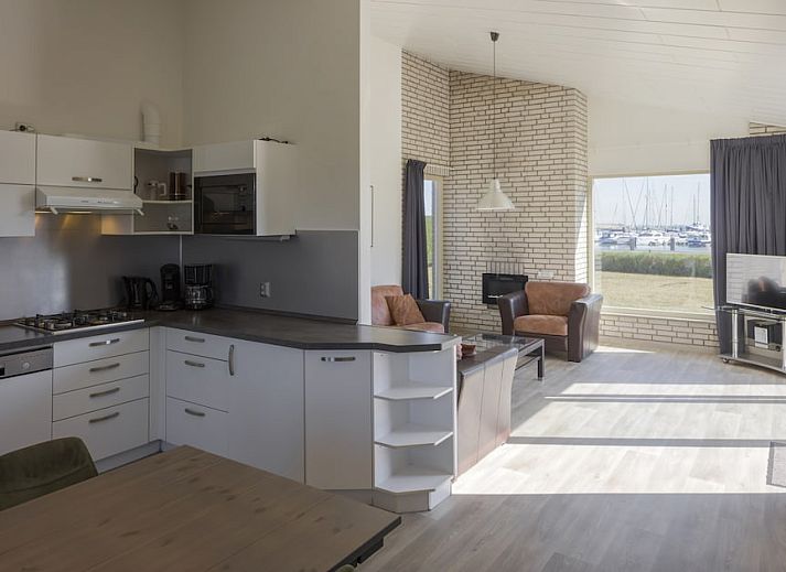 BA-Bungalow in Kamperland, Noord-Beveland, Zeeland mit moderner Architektur und sonniger Terrasse fuer einen entspannten Aufenthalt.