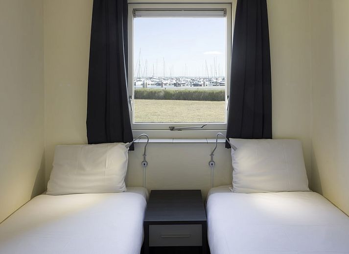 BA-Bungalow in Kamperland, Noord-Beveland, Zeeland mit moderner Architektur und sonniger Terrasse fuer einen entspannten Aufenthalt.